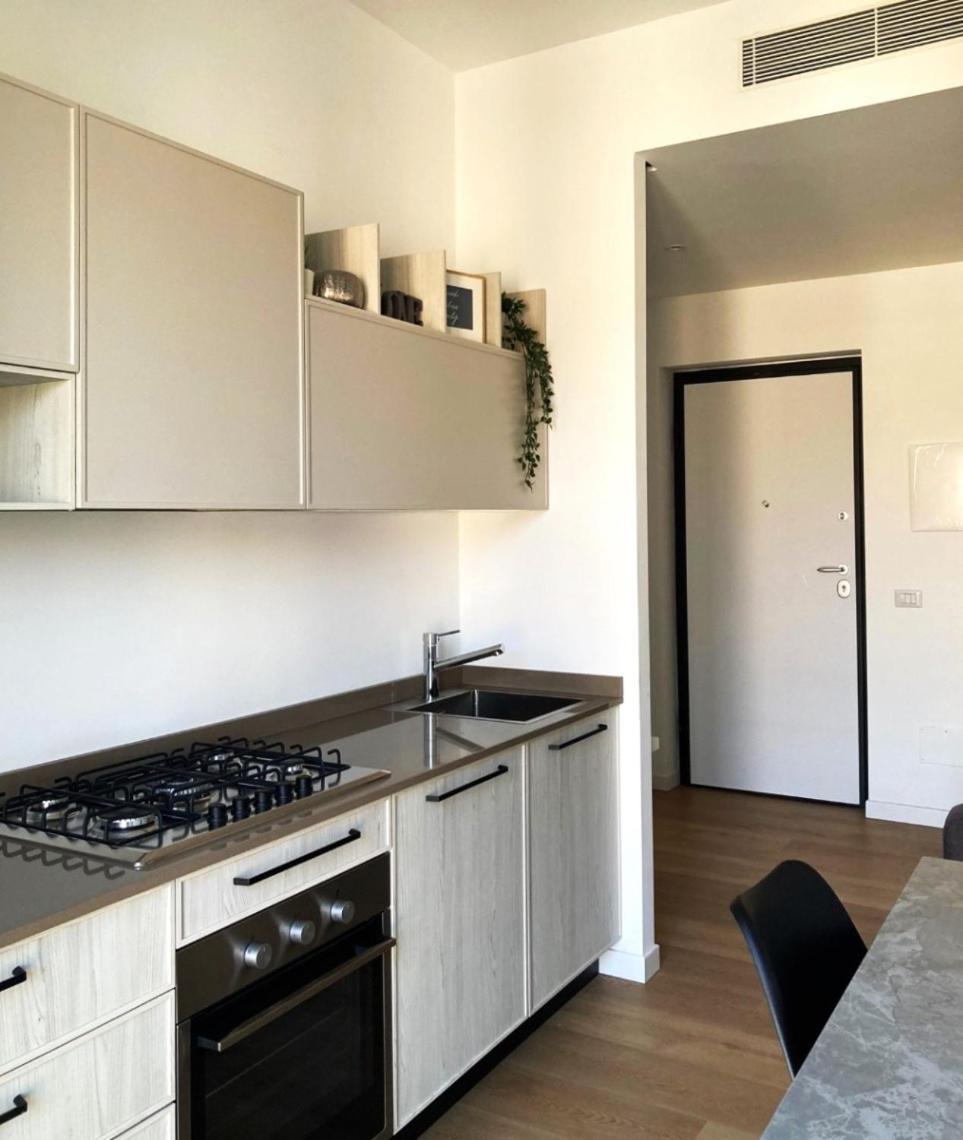 Apartment Lussuoso Bilocale Metro Blu Piazza Frattini *